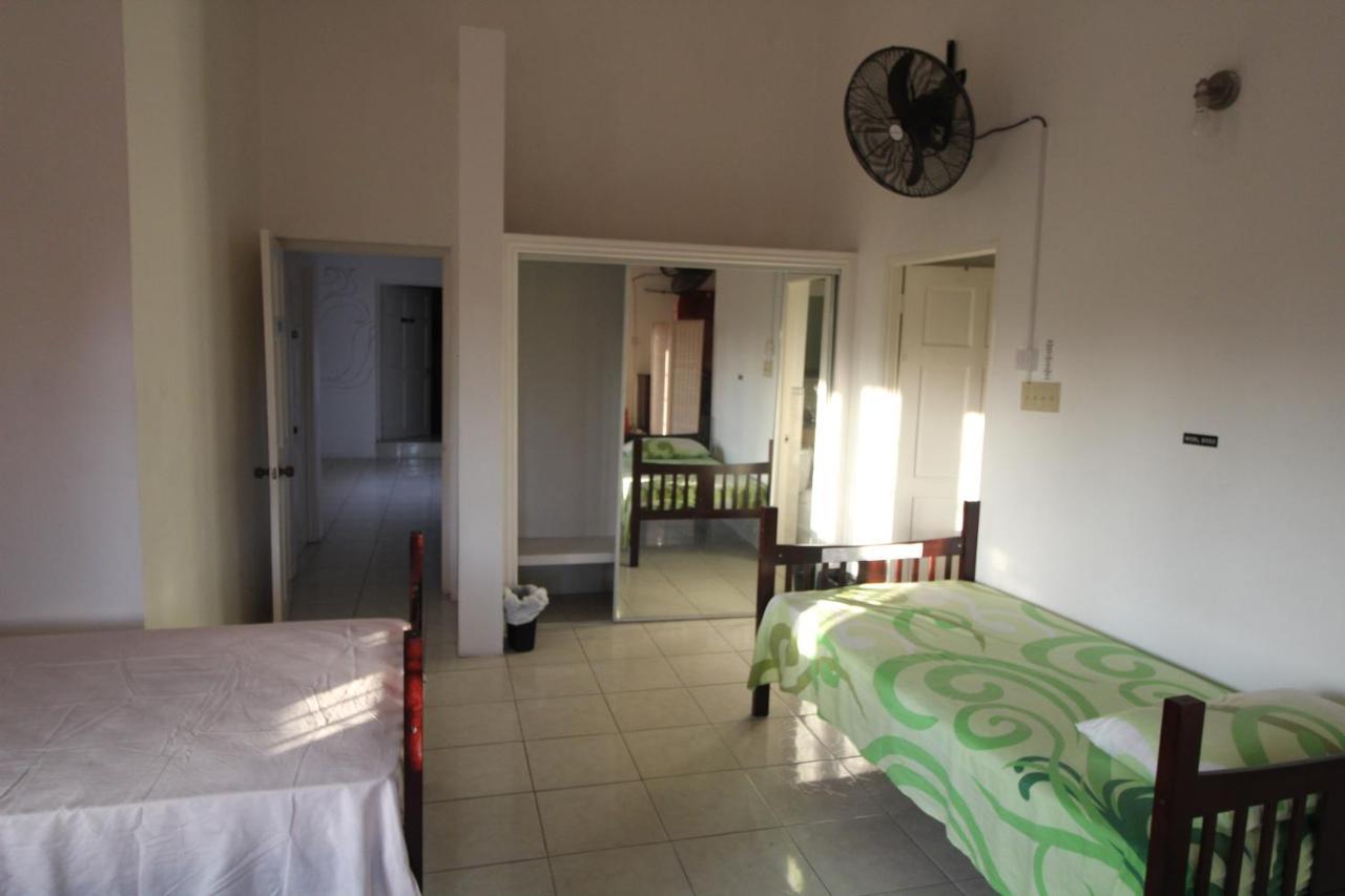 Belleh23 Kingston Creative Guesthouse Bagian luar foto